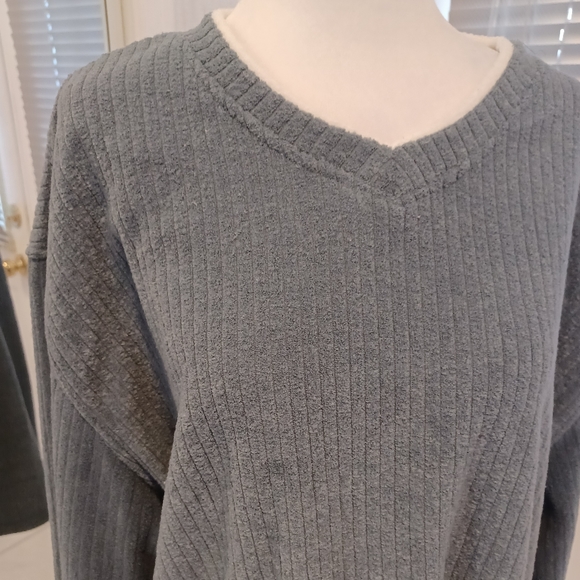 4/$80 Blue Fleece Sweater - Size XL - Picture 2 of 7